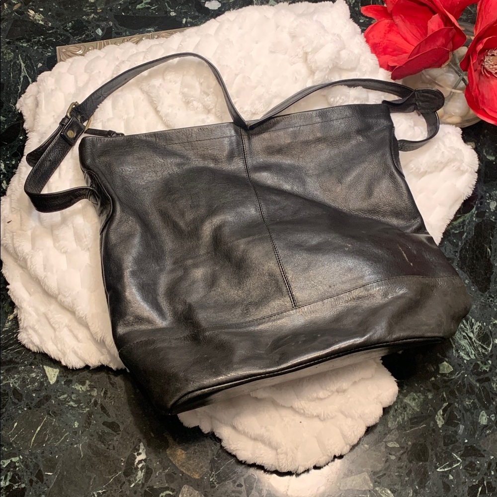 🌹VINTAGE Black SOFT GENUINE Large Leather Shoulder Bag •